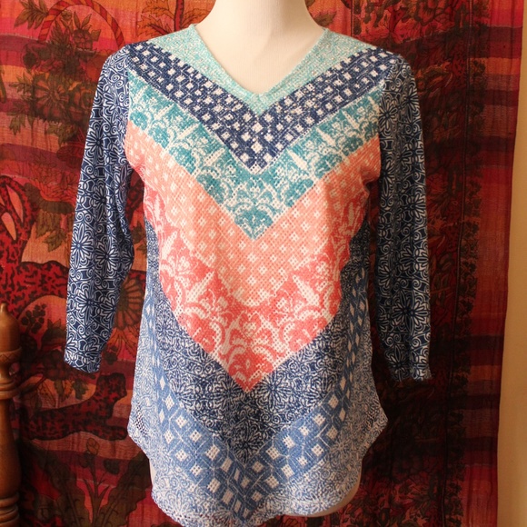 Petite Alfred Dunner Vneck 3/4 sleeved top - Picture 1 of 9